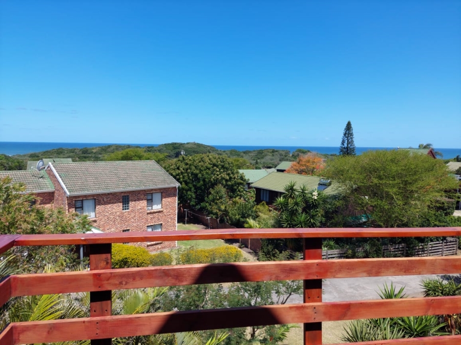 3 Bedroom Property for Sale in Cove Rock Eastern Cape